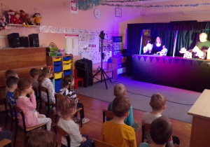 Przedstawienie teatralne w przedszkolu