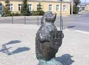 Pomnik jeża na placu Jana Pawła II w Zgierzu