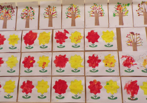 "Jesienne kwiaty", "Jesienne drzewa" - prace plastyczne dzieci z grupy 1